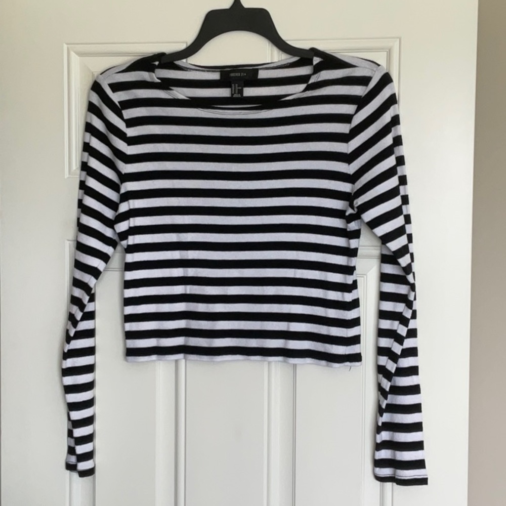 Black & White Striped Long Sleeve Scoop Neck Crop Top